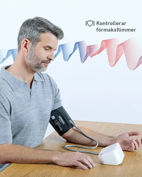 Man som mäter blodtrycket med M3 Comfort AFib
