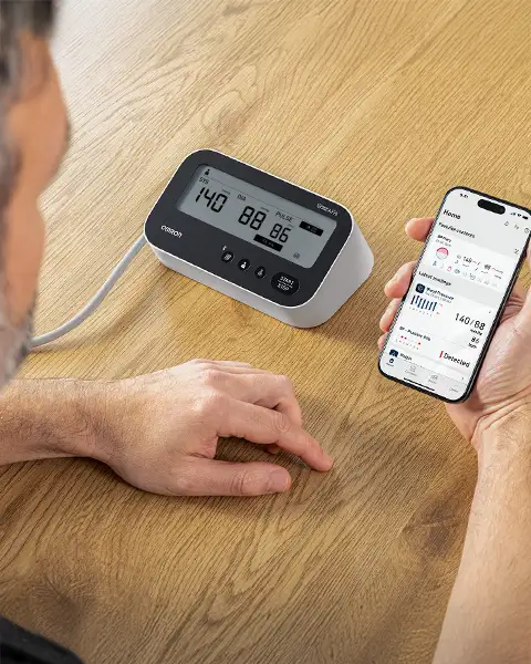 Omron M4 Connect AFib parkopplad med Connect appen.